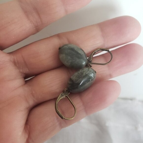 Handmade 18" green line Jasper oval shape necklace and earrings - Picture 3 of 4